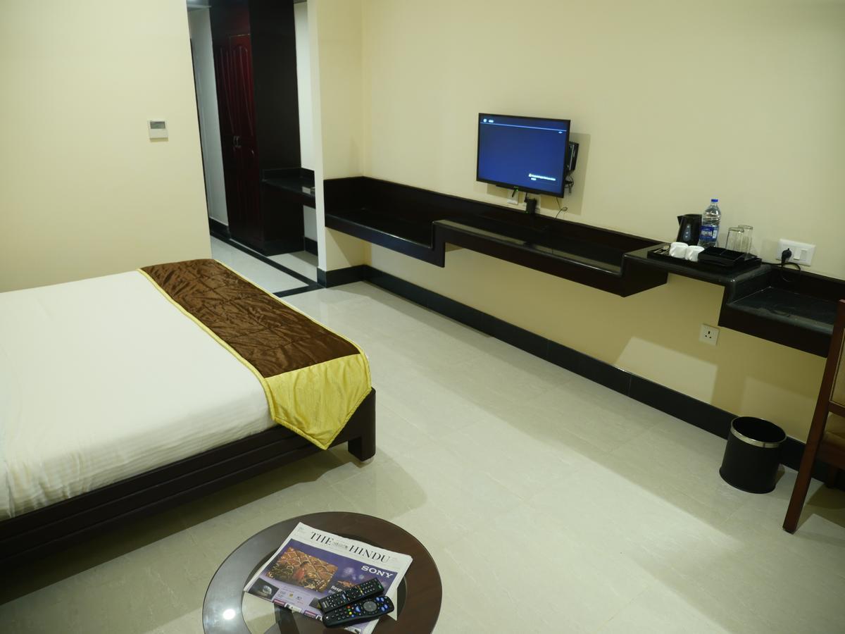 Hotel Avs Imperiaa Karaikal Extérieur photo