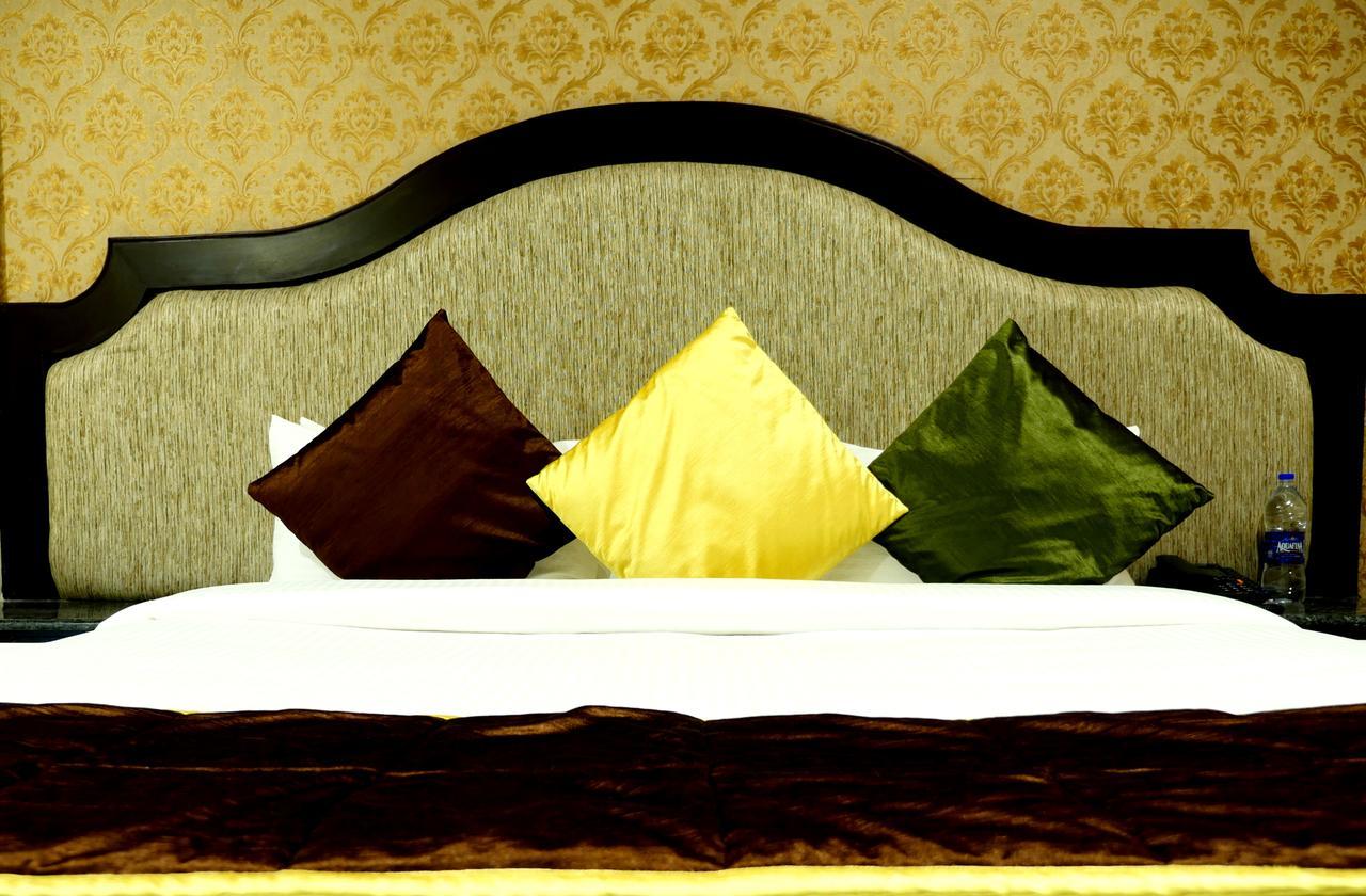 Hotel Avs Imperiaa Karaikal Extérieur photo