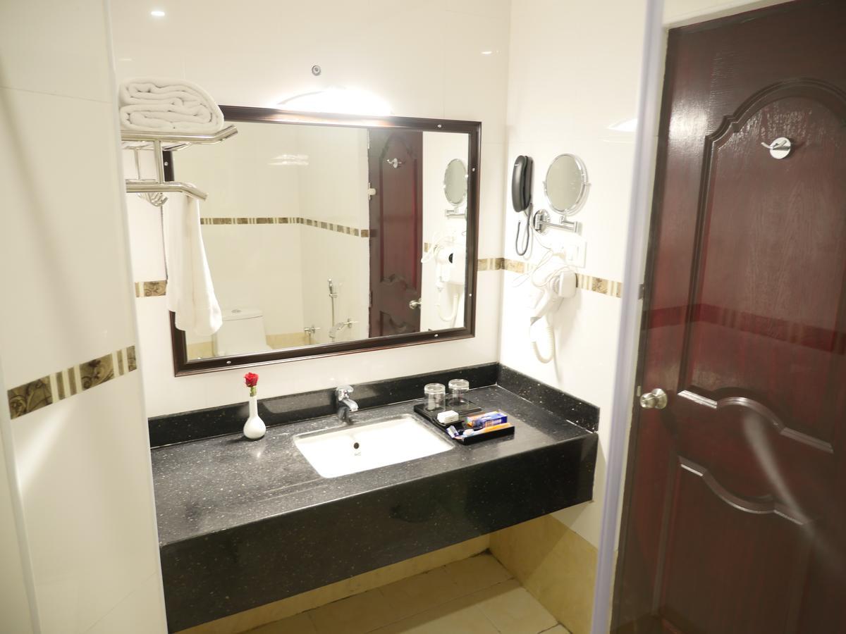 Hotel Avs Imperiaa Karaikal Extérieur photo