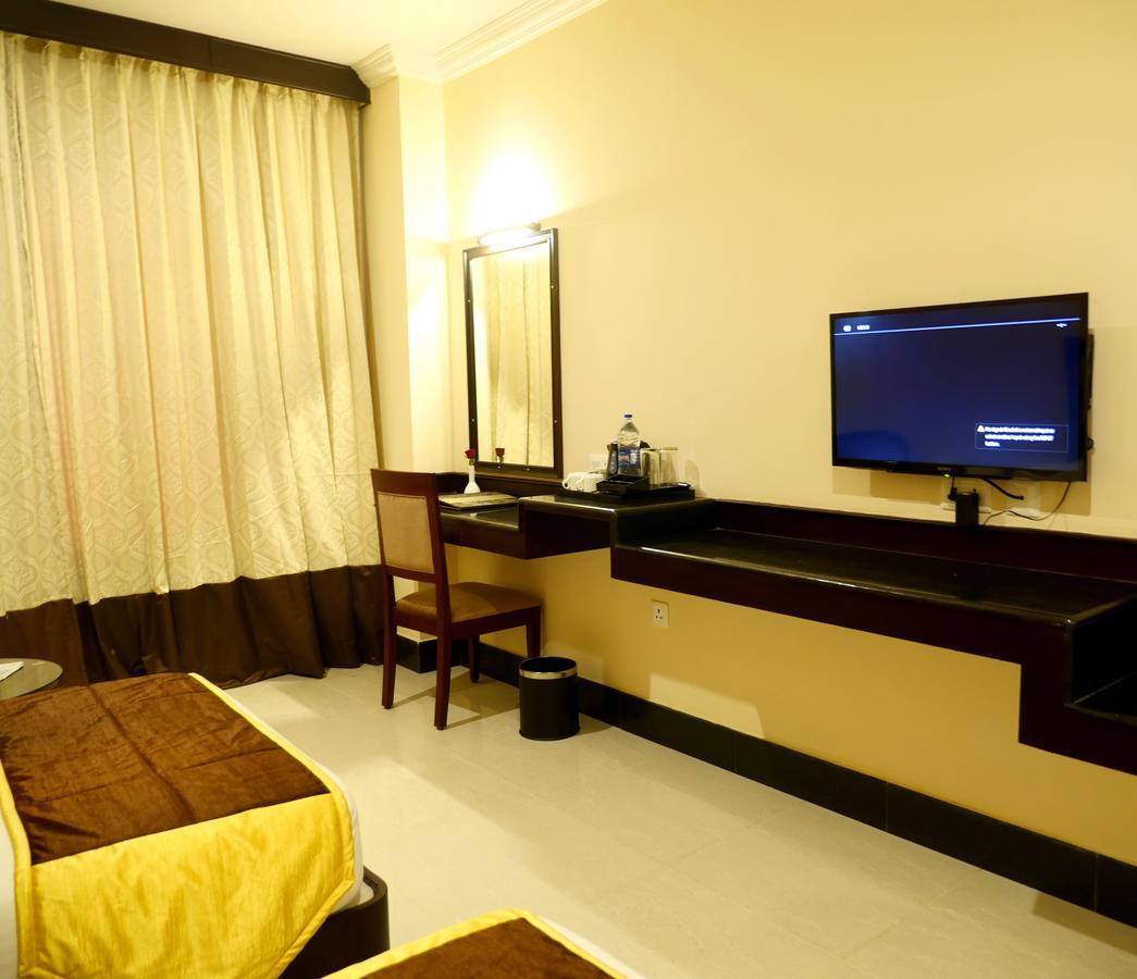 Hotel Avs Imperiaa Karaikal Extérieur photo