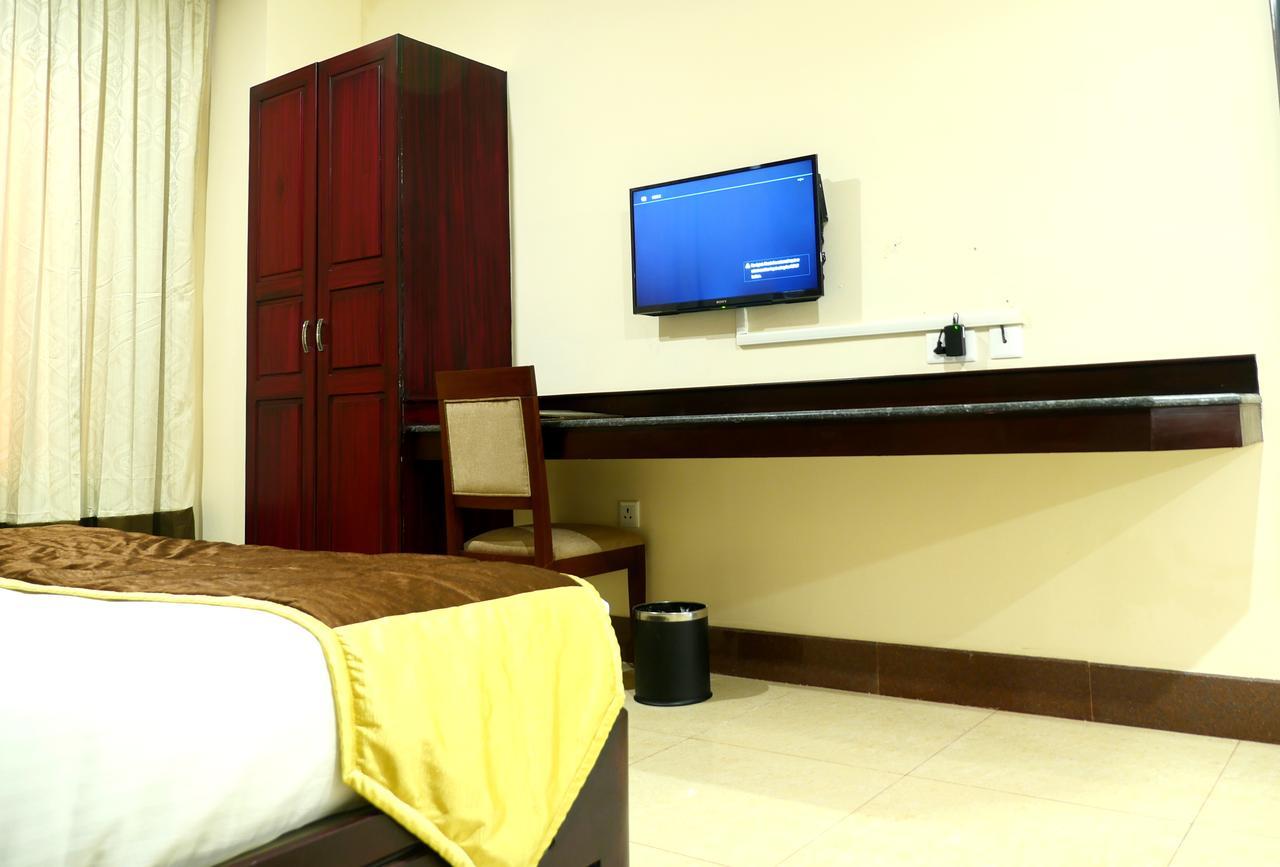 Hotel Avs Imperiaa Karaikal Extérieur photo