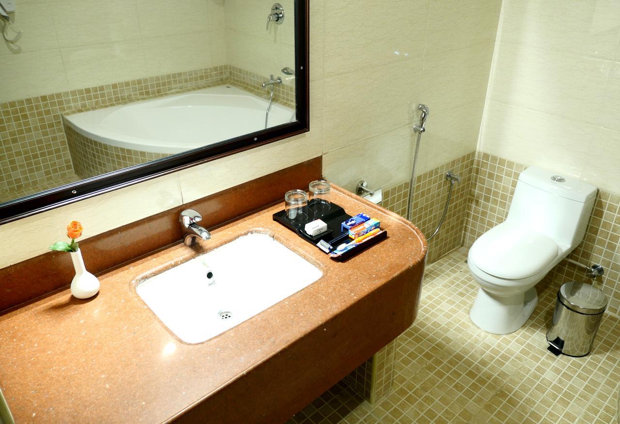 Hotel Avs Imperiaa Karaikal Extérieur photo