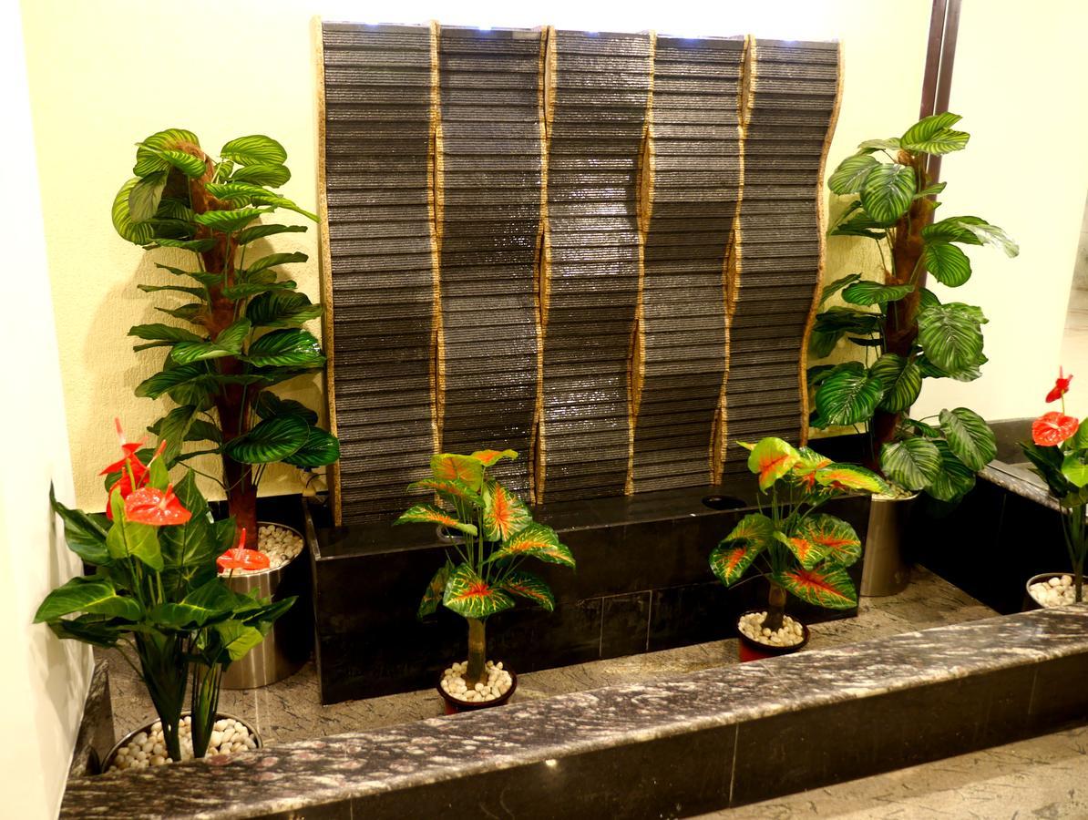 Hotel Avs Imperiaa Karaikal Extérieur photo