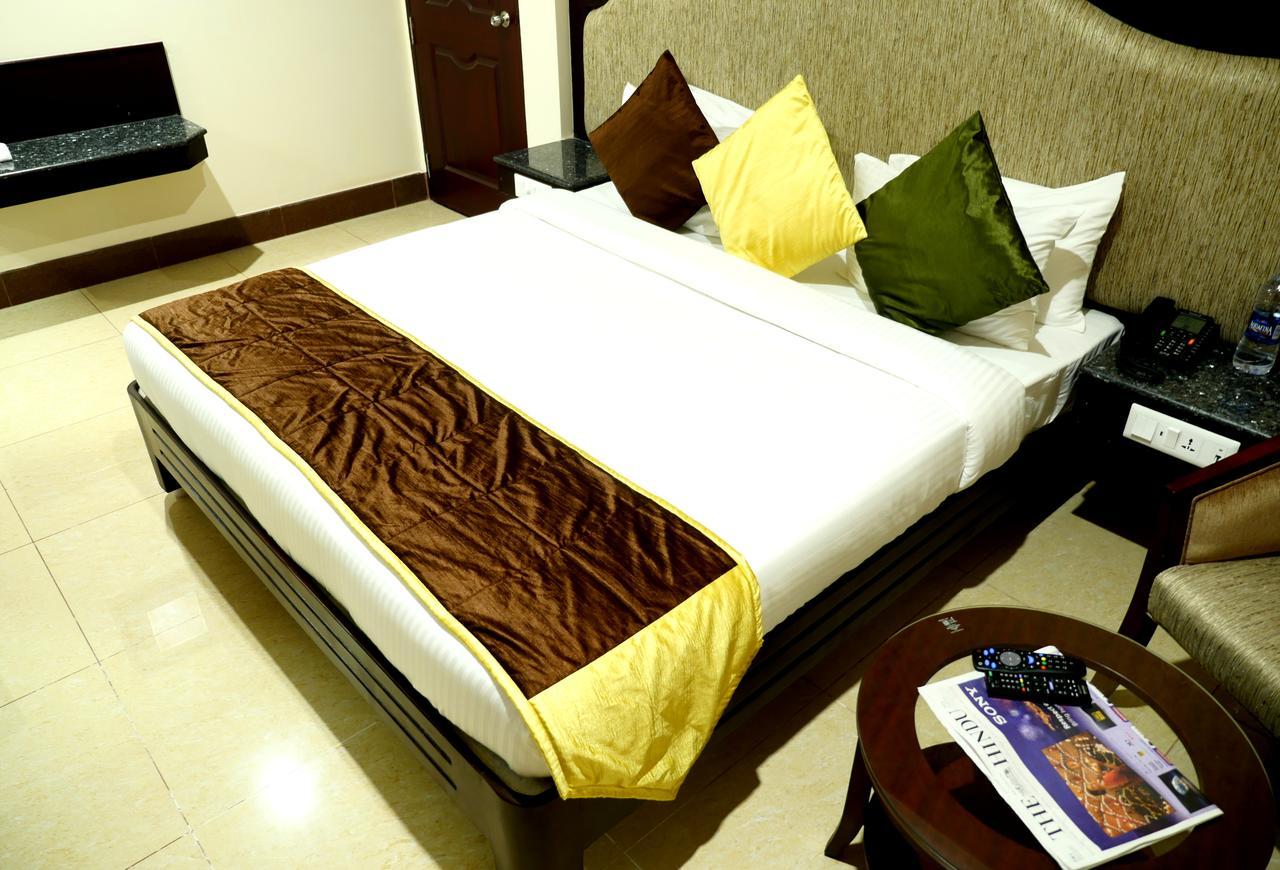 Hotel Avs Imperiaa Karaikal Extérieur photo