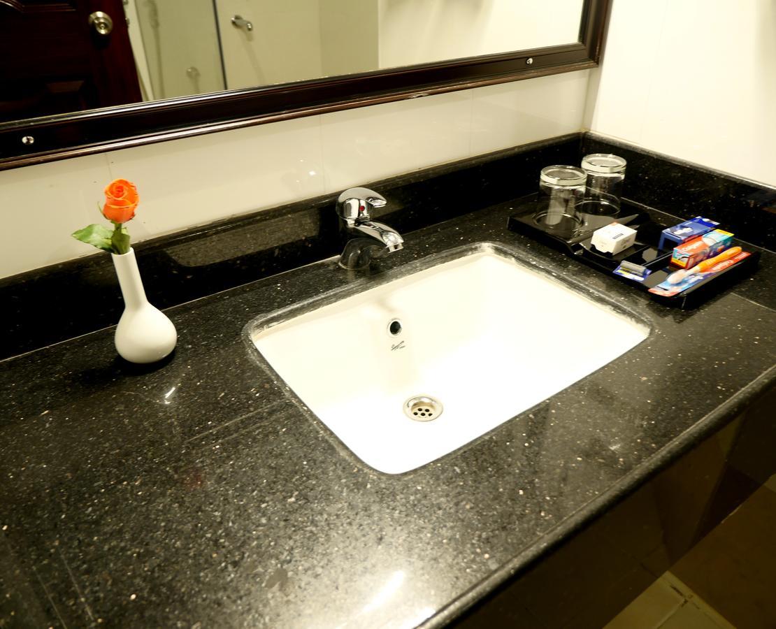 Hotel Avs Imperiaa Karaikal Extérieur photo