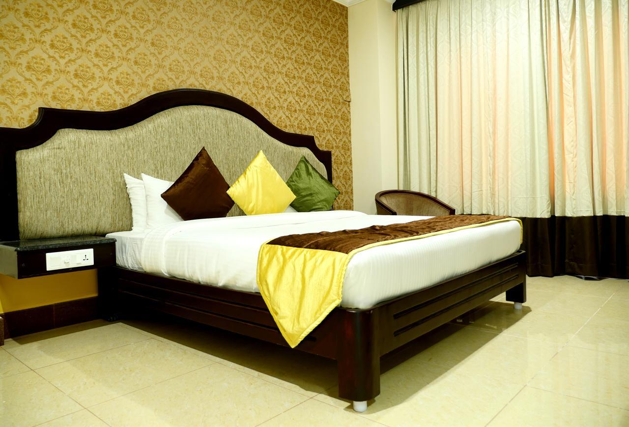Hotel Avs Imperiaa Karaikal Extérieur photo