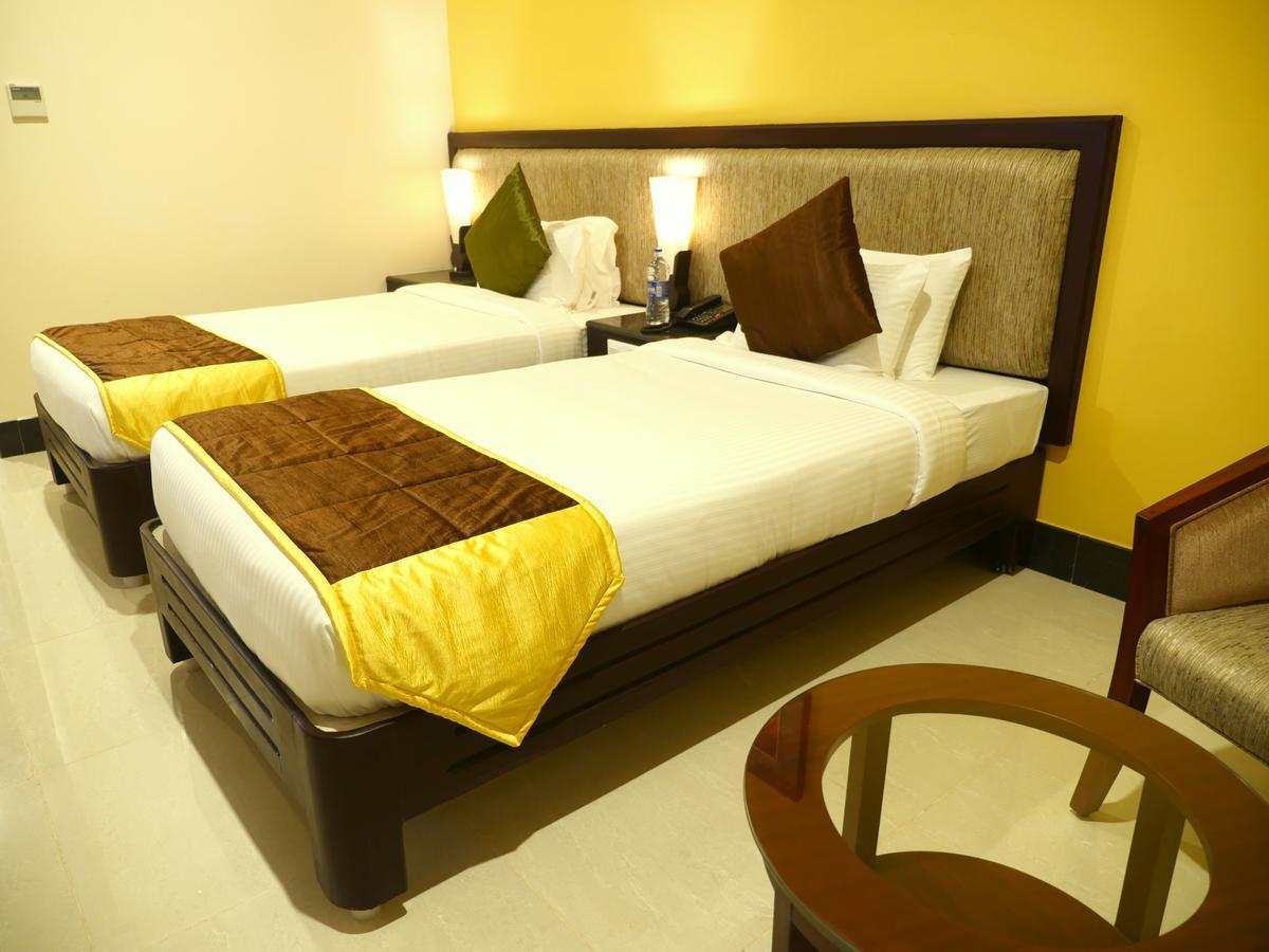 Hotel Avs Imperiaa Karaikal Extérieur photo