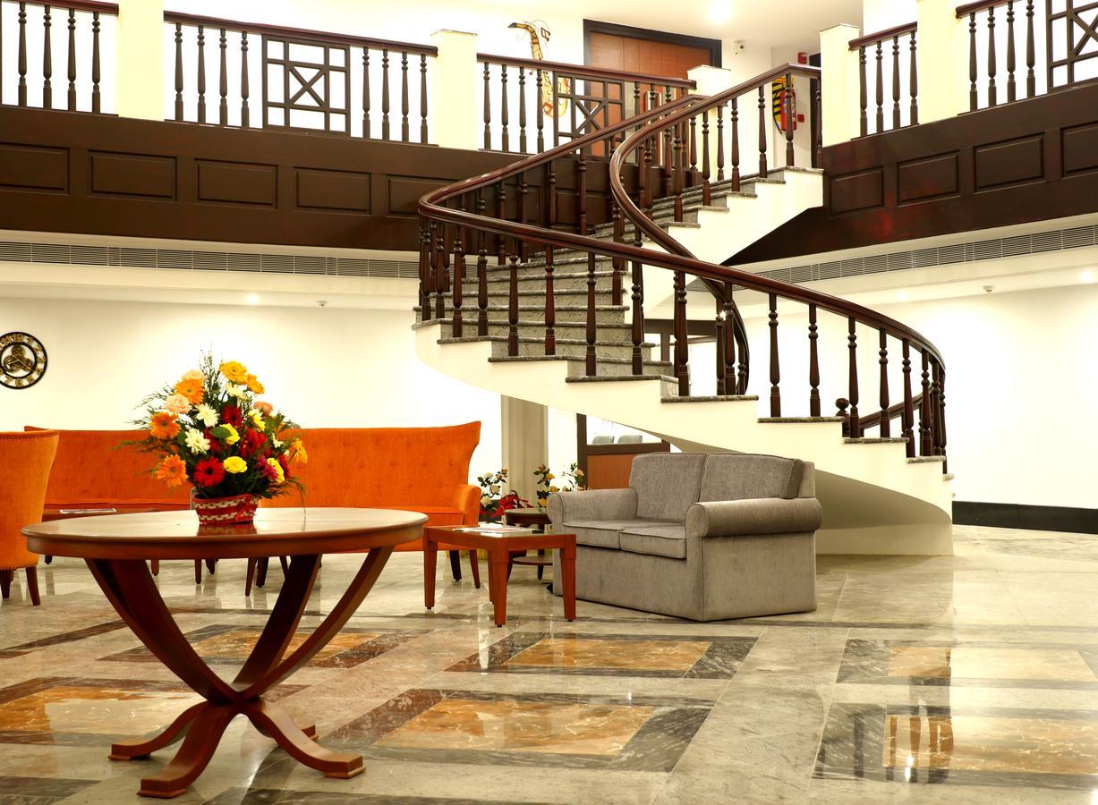 Hotel Avs Imperiaa Karaikal Extérieur photo
