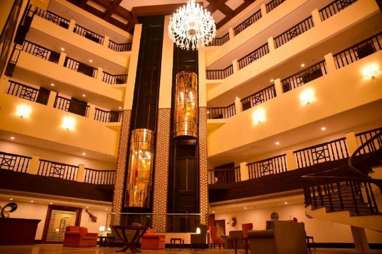 Hotel Avs Imperiaa Karaikal Extérieur photo